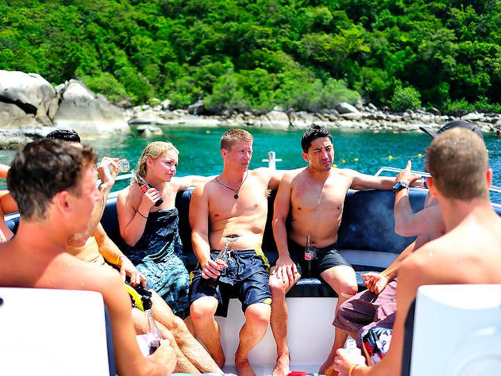 Have good time with your friends at Koh Tao and Koh Nang Yuan