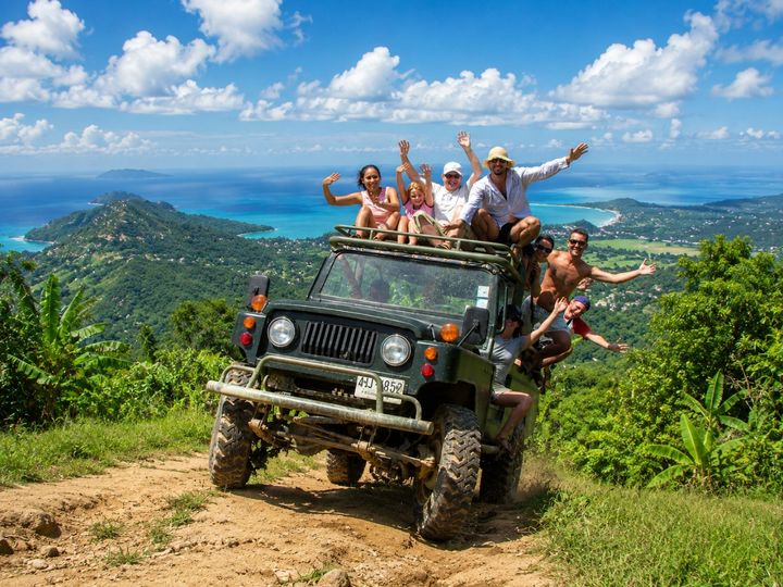 Ride on a 4WD to a view point