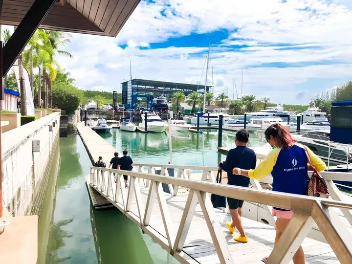 Walk directly to the speedboat, no climbing